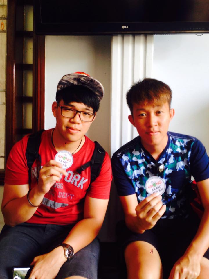 Du[-]khách[-]Hàn[-]Quốc[-][-]hứng[-]khởi[-]với[-]sticker[-]"Không[-]xả[-]rác[-]bừa[-]bãi"[-]của[-]Tin[-]Môi[-]Trường